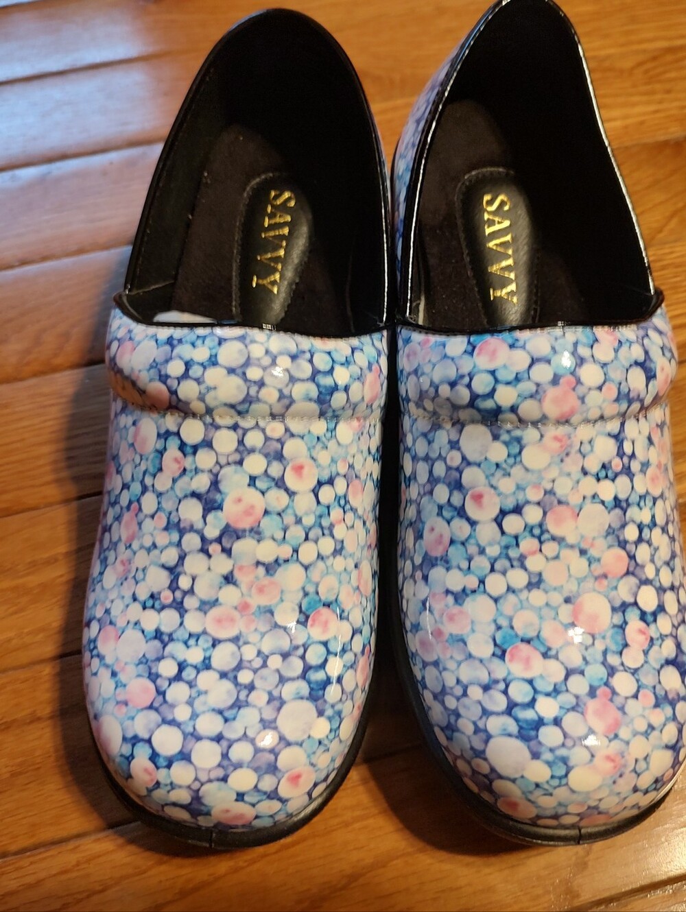 Savvy Brandy Painted Bubbles , Slip Resistant, New9.5 Medium
